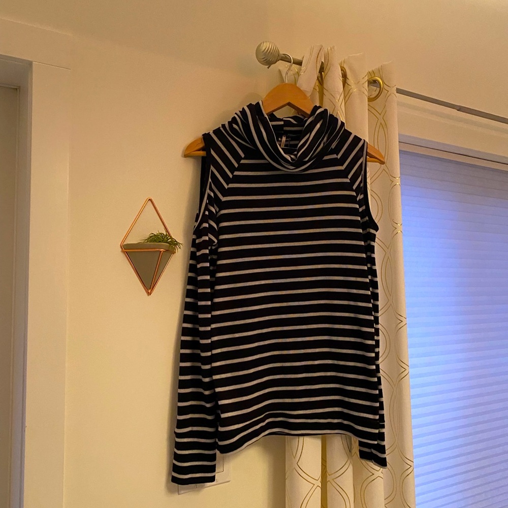 Stripped cold shoulder knit long sleeve